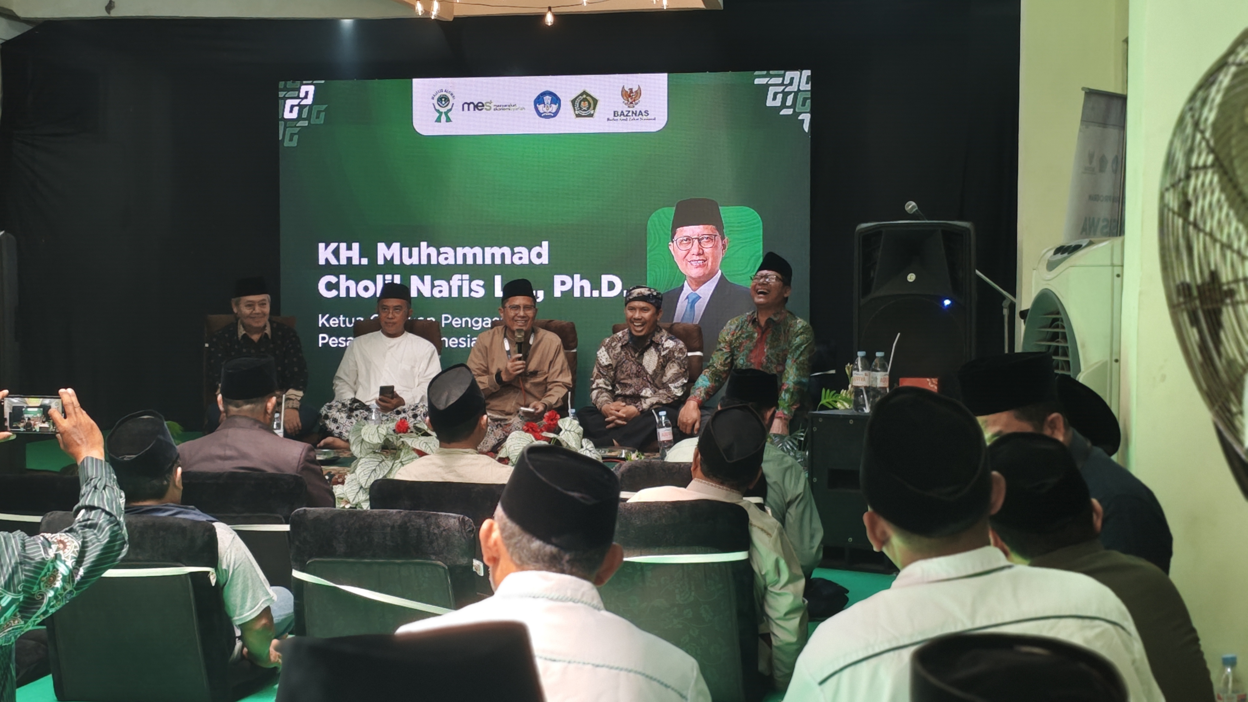 Kiai Cholil Nafis Dorong Gaji Guru Pesantren di Atas UMR Plus Tunjangan