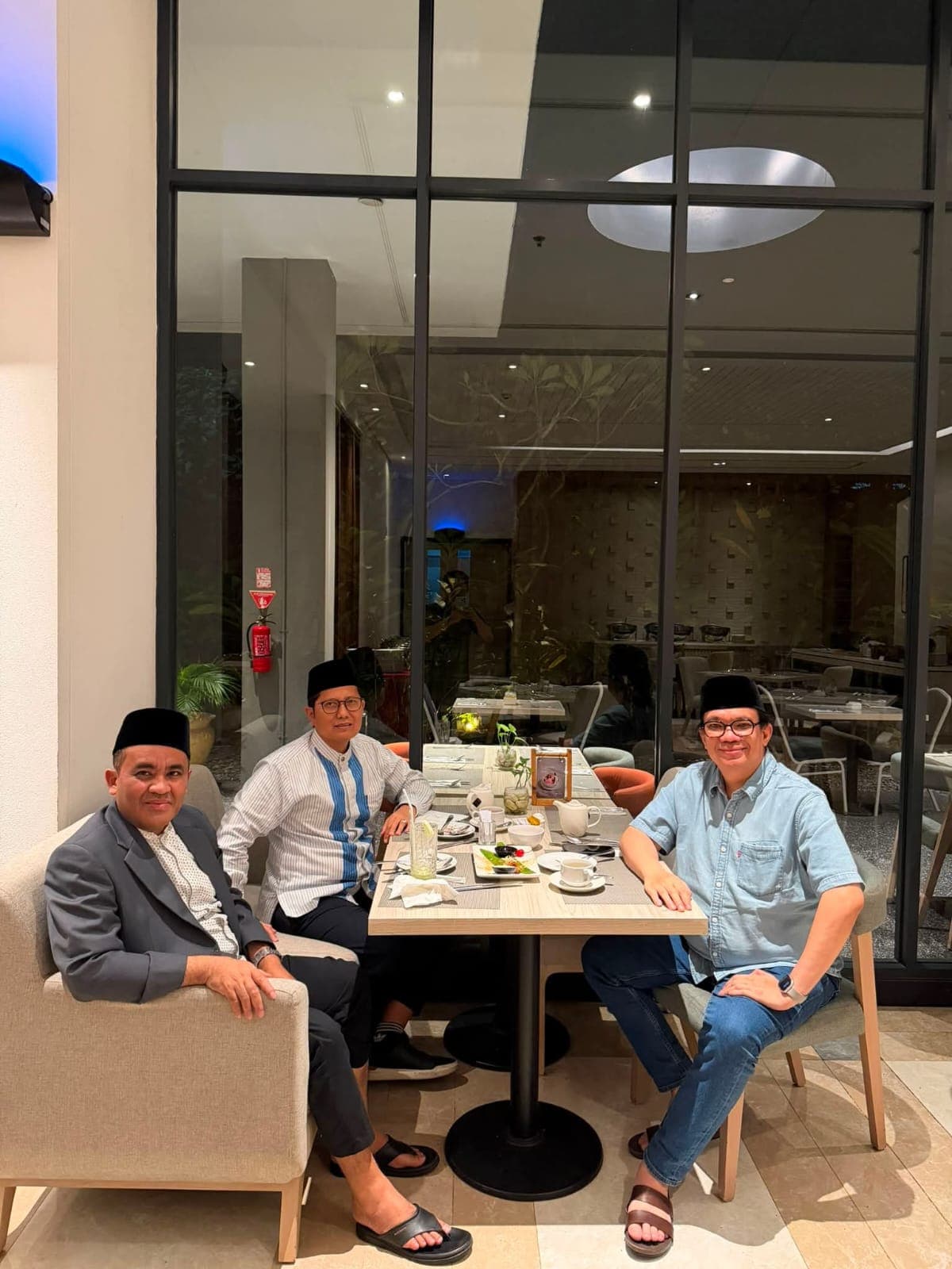 Kisah KH Cholil Nafis dan Jas Pemberian Prof Nadirsyah Hosen yang Jadi Doa