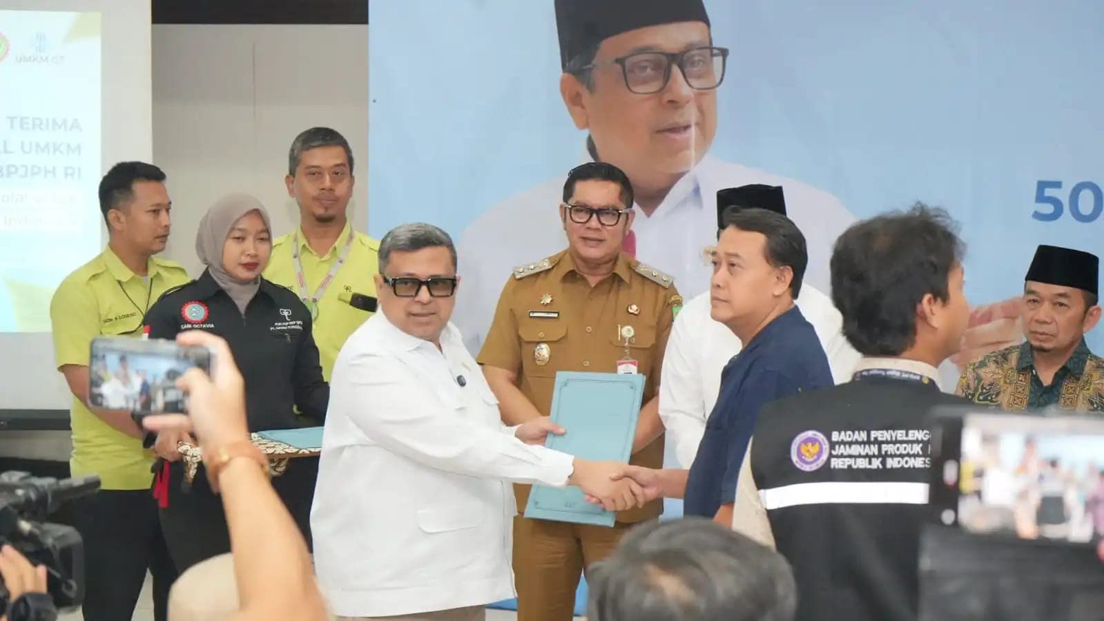 Serahkan 5.000 Sertifikat Halal UMK, Kepala BPJPH: Jadikan Instrumen Daya Saing dan Perluasan Akses Pasar