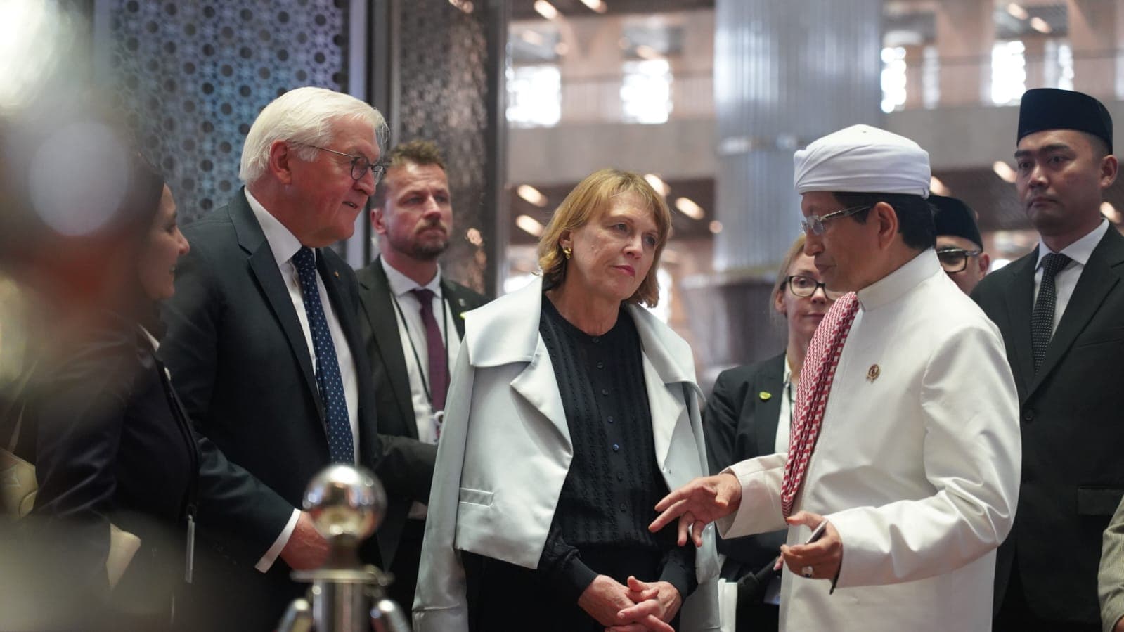 Susuri Terowongan Silaturahmi, Presiden Jerman Terharu Lihat Harmoni Istiqlal dan Katedral