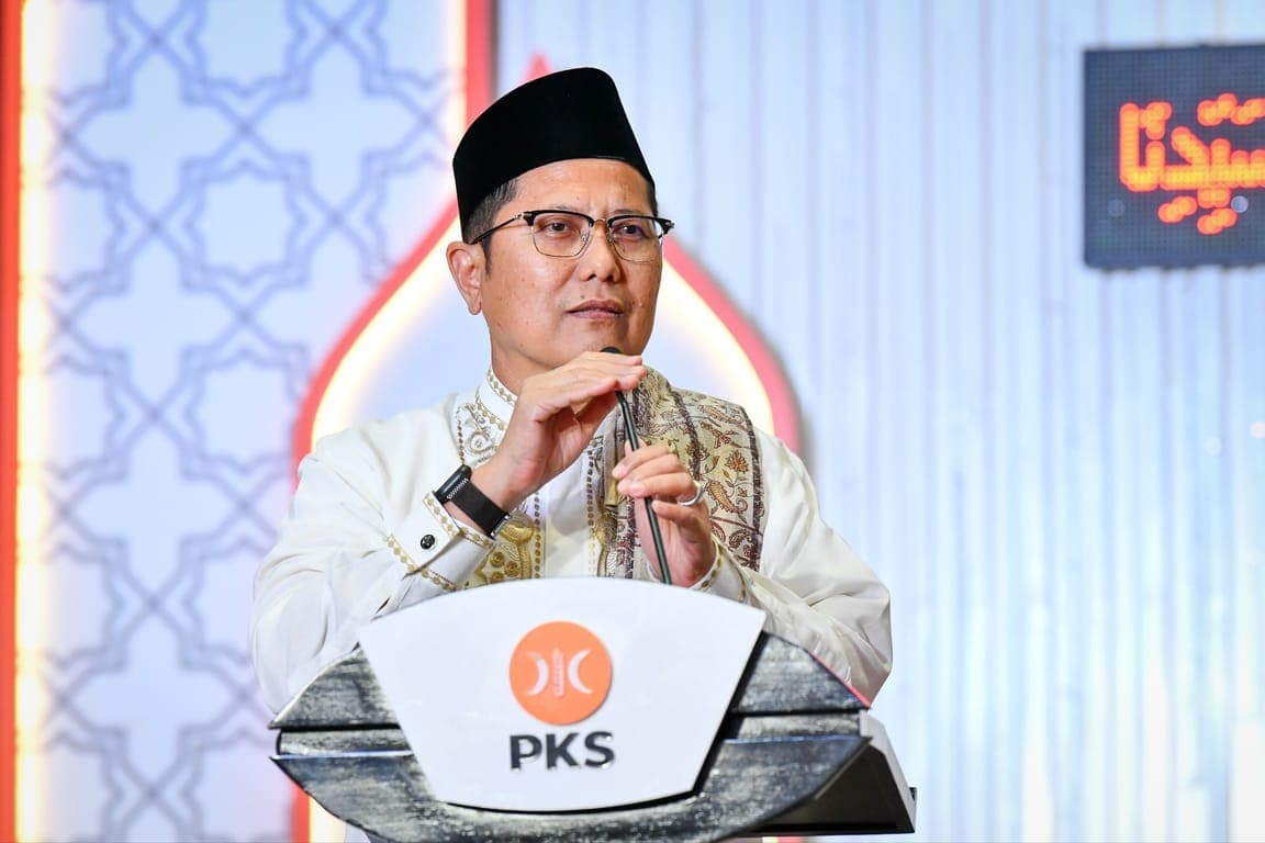 Kelakar Kiai Cholil Ceramah Pakai Sarung di Acara Maulid PKS: Ternyata PKS Banyak Kaum Sarungnya