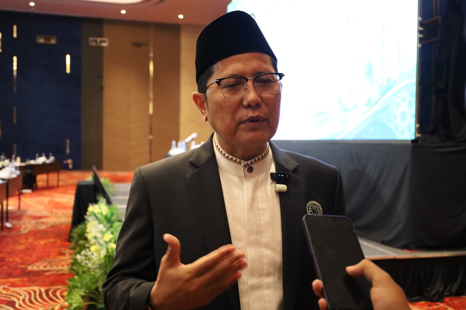 Sikapi Serangan Sipil di Bandara Riyadh, Kiai Cholil Tegaskan Islam Melarang Kekerasan