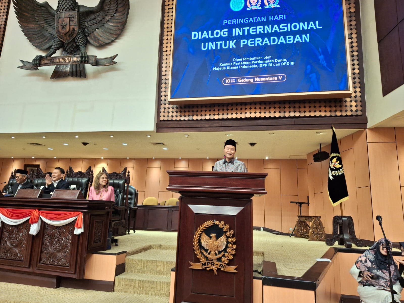 Dalam Forum Dialog Peradaban, HNW Ingatkan Landasan Kokoh UUD 1945 Terkait Perdamaian Dunia