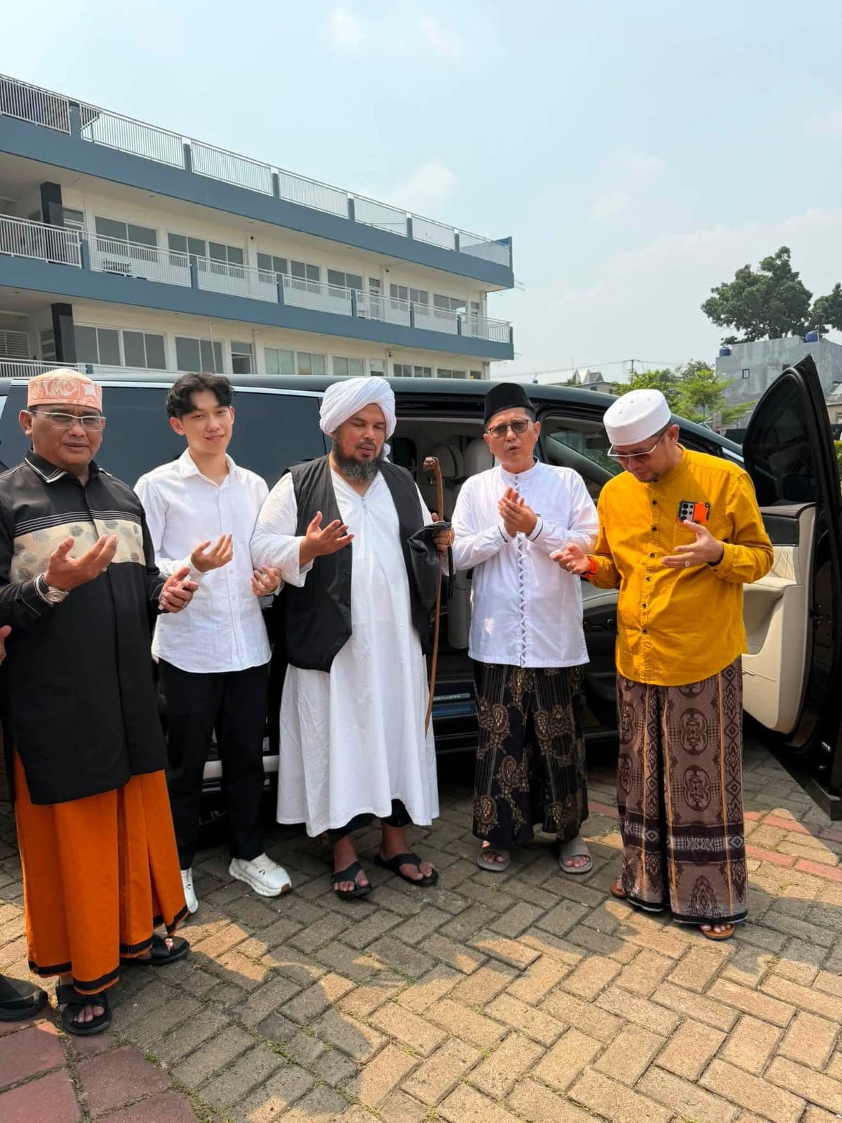 Ustaz Derry Sulaiman Hingga Willy Salim Hadiri Mujahadah Sabtiyah KH Cholil Nafis