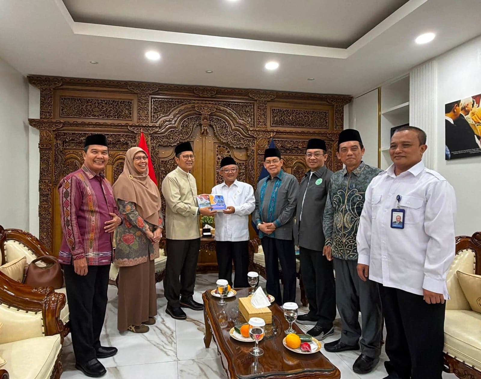 Temui Mendikdasmen, Kiai Cholil Nafis Tekankan Pentingnya Literasi Halal Bagi Pelajar