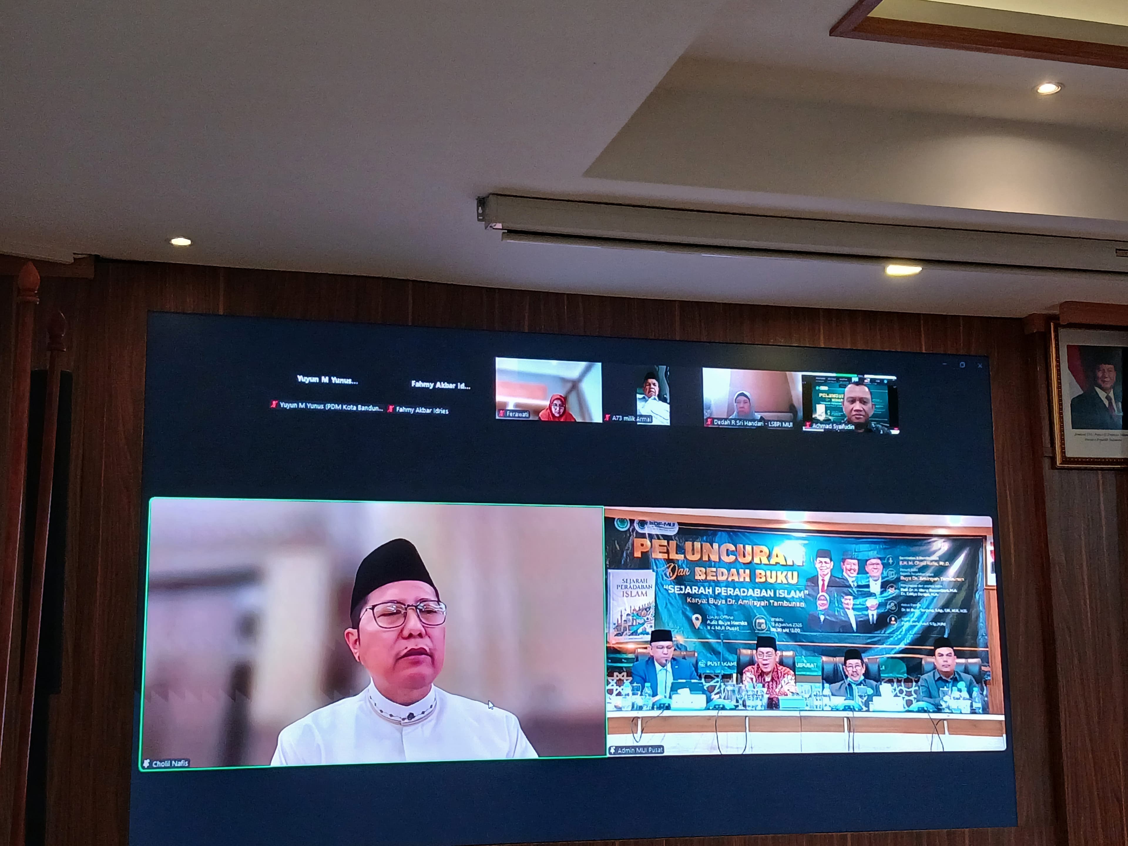 Kiai Cholil Nafis Ingatkan Umat tak Terlena Medsos dan Tetap Membaca Buku