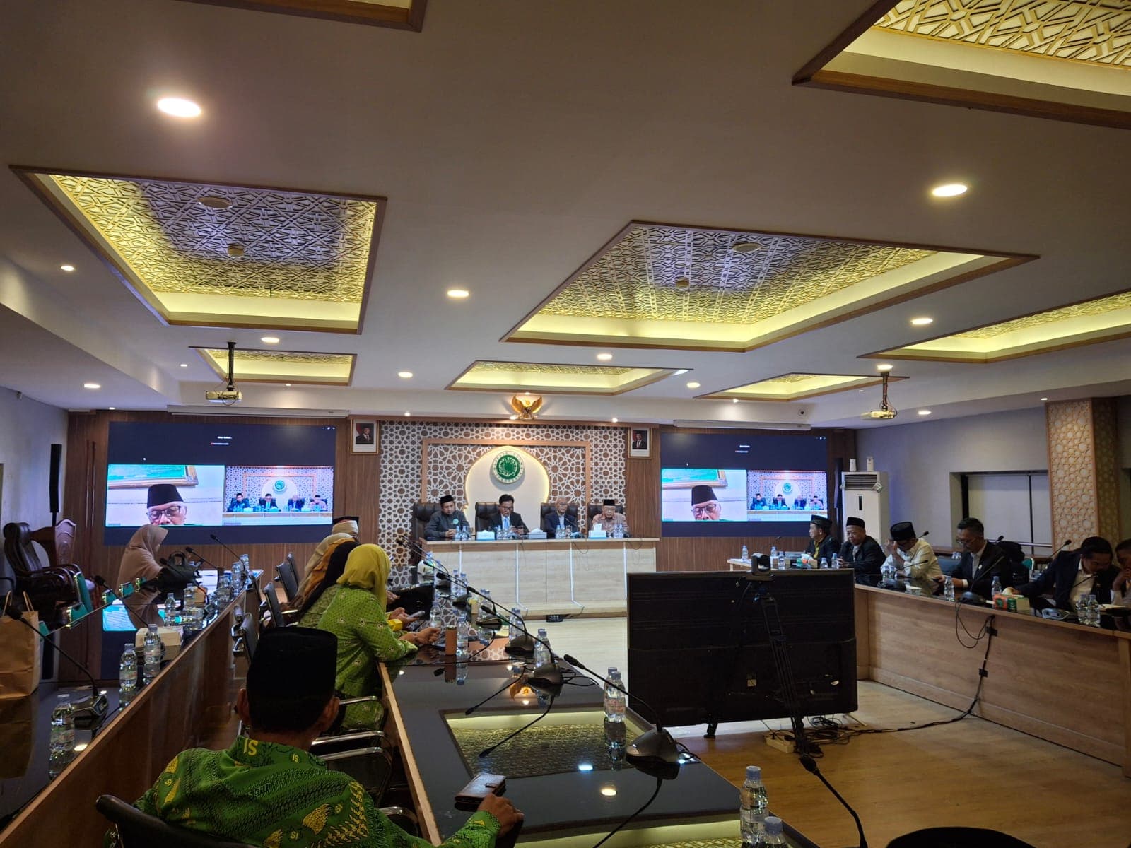 Sambut Menko Yusril, Ketum MUI Tekankan Pentingnya Tabayyun Terkait Isu Deportasi Abdul Karim 