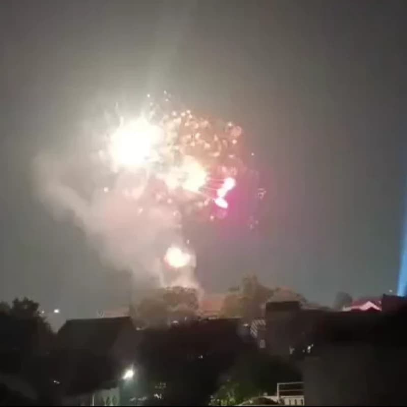 Petasan Picu Kericuhan Warga, Bagaimana Hukum Menyalakan Kembang Api di Malam Hari?