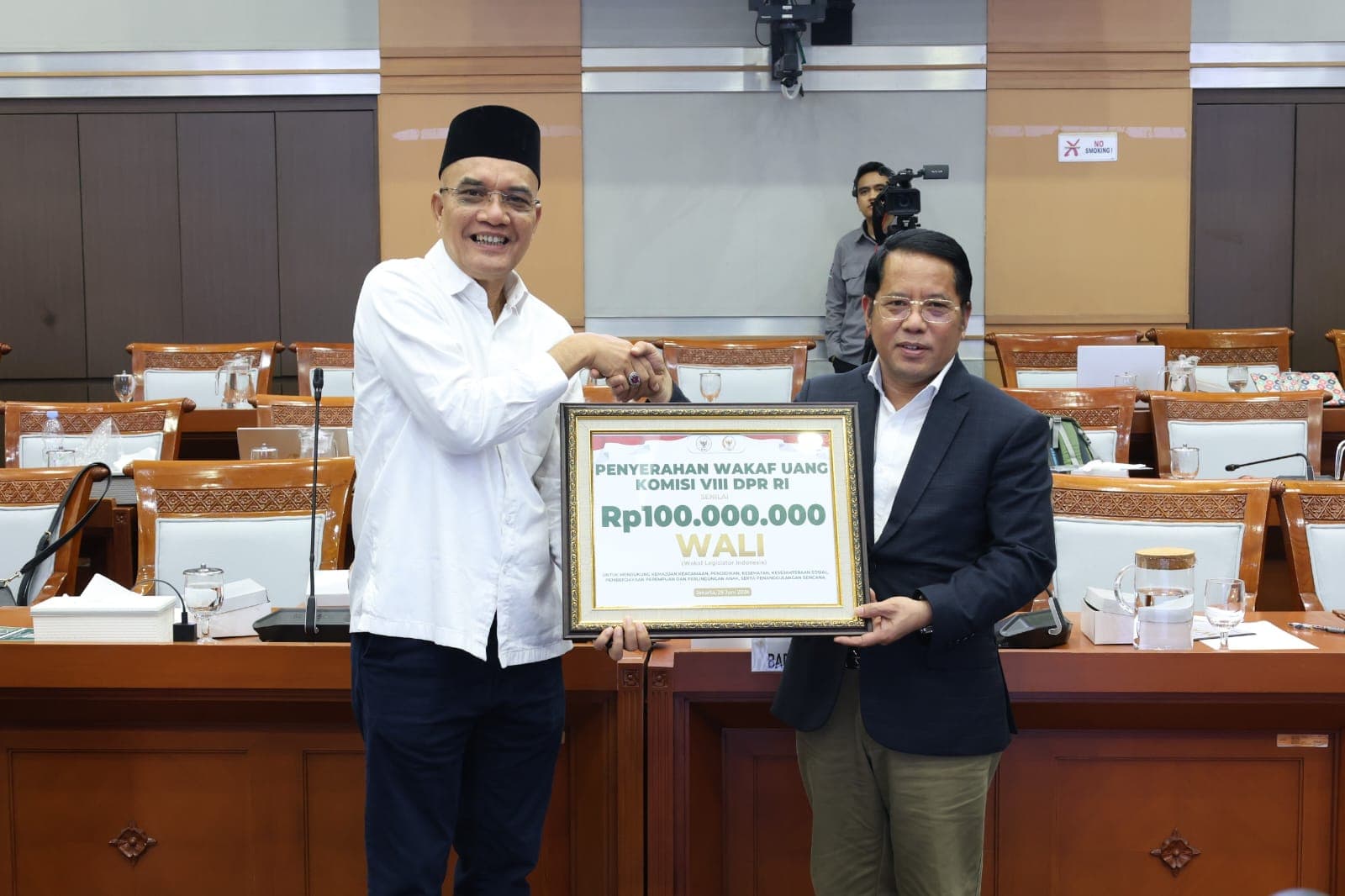 Luncurkan Aplikasi WALI, Komisi VIII DPR RI Awali Gerakan Wakaf dengan Donasi Rp100 Juta